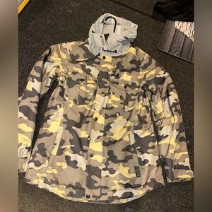 Women’s came Oakley ski jacket